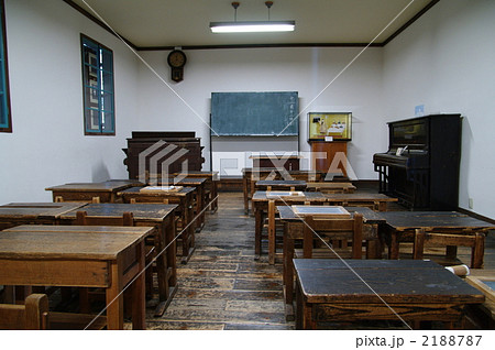明治 大正時代の教室風景の写真素材
