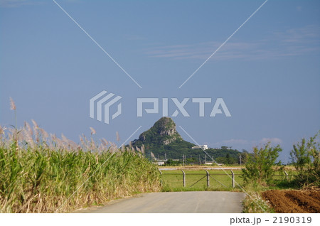 伊江島タッチュー(米軍基地側からの風景) 2190319