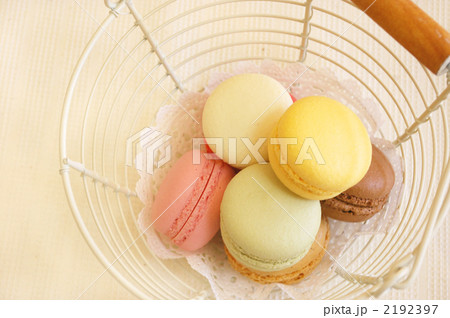 かごに入ったマカロン かごに入ったマカロン 2192397