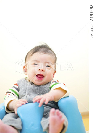 座る赤ちゃん 2193292