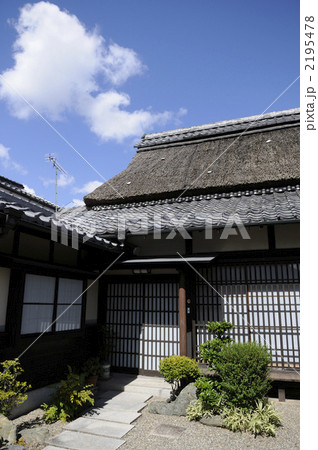 茅葺屋根の住宅 2195478