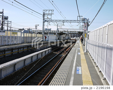 電車待ちのホーム 2196198