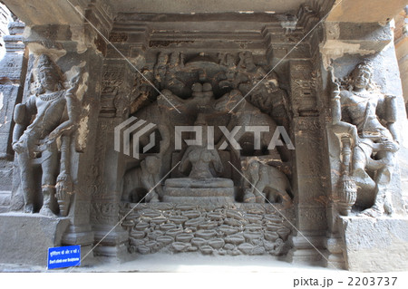 世界遺産エローラ　カイラーサナタ寺院の前面レリーフ 2203737