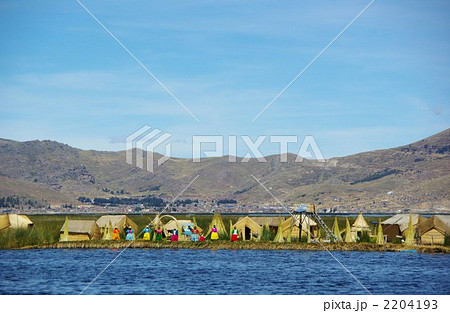 標高3,800mのチチカカ湖のトトロで造ったウロス島 標高3,800mのチチカカ湖のトトロで造ったウロス島 2204193
