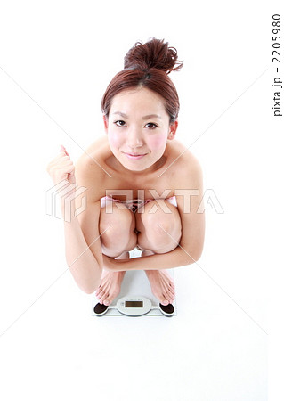 体重を計る女性 体重を計る女性 2205980