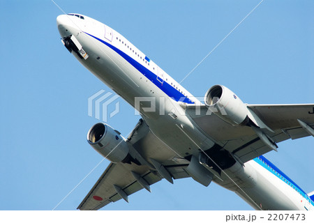 離陸後ギアを格納する航空機 2207473