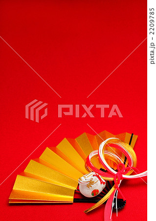 金の扇と辰の置物　縦　2012年 2209785