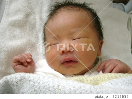 産まれたての赤ちゃん 2212652