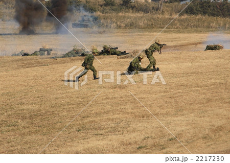 負傷兵救助中 負傷兵救助中 2217230