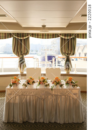 結婚披露宴の新郎新婦席の写真素材