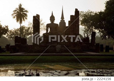 スコータイ遺跡公園のワット・マハータート 2224156