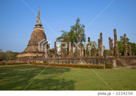 スコータイ遺跡公園のワット・スラ・シー 2224250