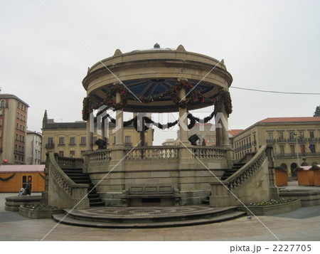 スペインの街を歩く(パンプローナ、カスティーリョ広場) スペインの街を歩く(パンプローナ、カスティーリョ広場) 2227705