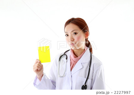 イエローカードを出す女医 イエローカードを出す女医 2227997