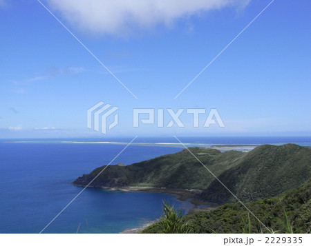 比屋定バンタから眺めるはての浜 比屋定バンタから眺めるはての浜 2229335