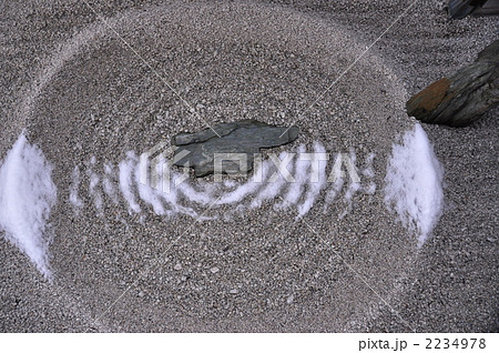 雪化粧の庭園 2234978