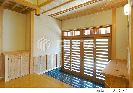 日本住宅 木造建築 玄関の写真素材