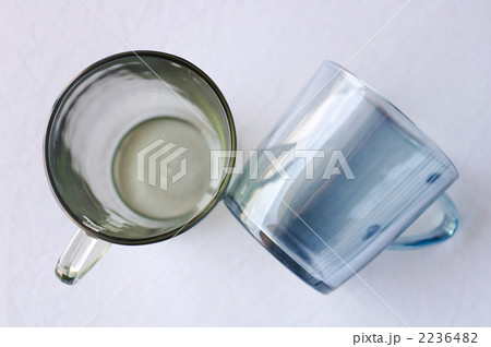 ガラスのカップ 2236482