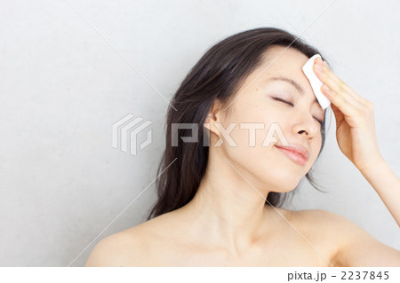 2237845