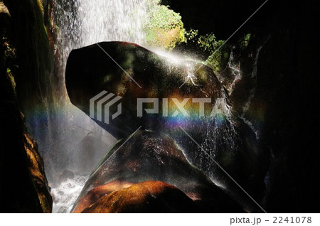 虹がかかる 虹がかかる 2241078