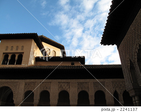 アルハンブラ宮殿　ライオンの中庭 2241137
