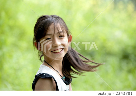少女の振り向き 2243781