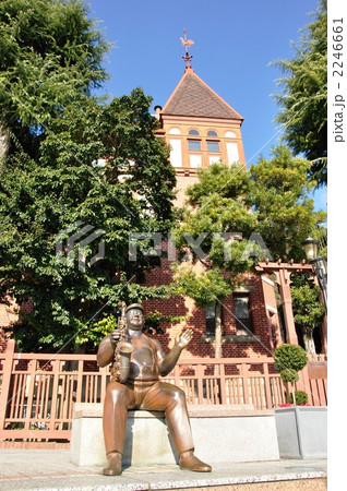 サックスの銅像と風見鶏の館 2246661