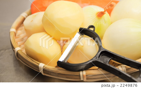 2249876