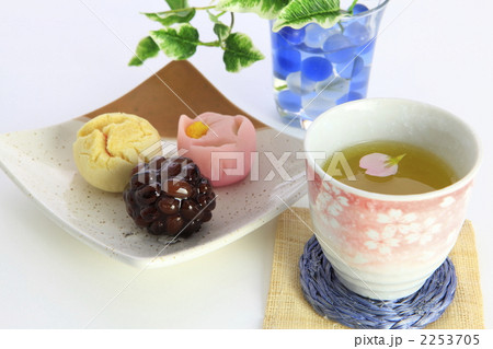 3つの和菓子 3つの和菓子 2253705