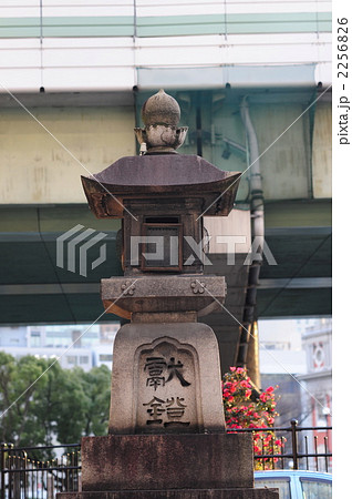 大阪西天満の石灯籠 2256826