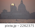 ベネチア　サルーテ教会に沈む夕日 2262375