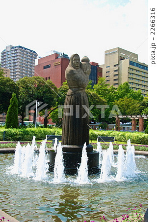 山下公園の「水の守護神」の像（神奈川県横浜市中区） 2266316