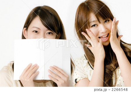 はにかむ女性 はにかむ女性 2266548