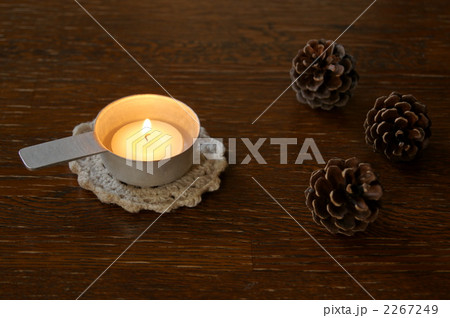 キャンドルとまつぼっくり 2267249