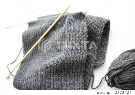 編みかけのグレーのマフラー 手芸イメージ 編みかけのグレーのマフラー 手芸イメージ 2272427