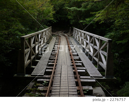 山の中の線路橋 2276757