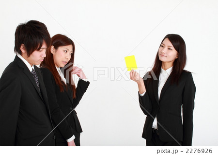 イエローカードを受ける会社員 2276926