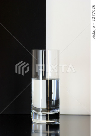 グラスと水が創り出す模様 2277026