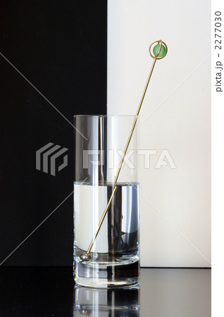 グラスと水が創り出す模様 グラスと水が創り出す模様 2277030