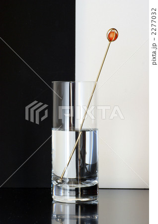 グラスと水が創り出す模様 2277032