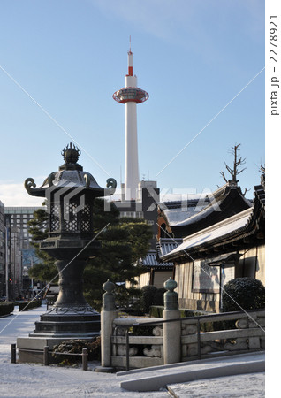 燈篭と京都タワー 2278921