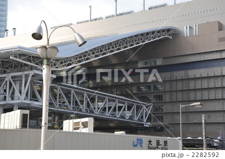 JR大阪駅　大屋根と空中通路 2282592