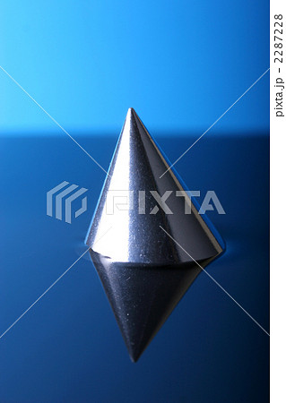 三角すい 三角錐 金属の写真素材 [2287228] - PIXTA