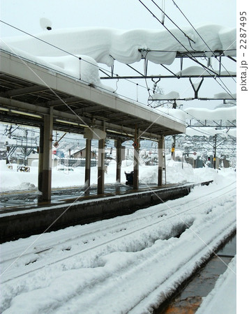新潟地方の駅は豪雪と戦っています 2287495