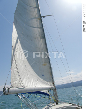 風を受ける白帆 2288862