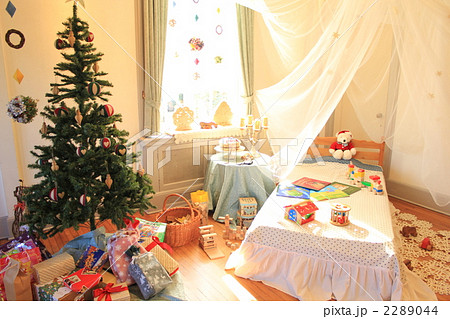 クリスマスの子供部屋の写真素材 244