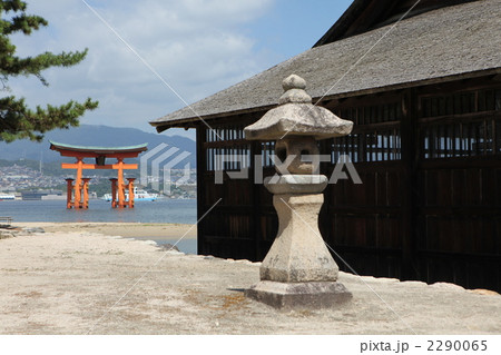 世界遺産】安岐の宮島・厳島神社の石灯籠と大鳥居の写真素材 [2290065 