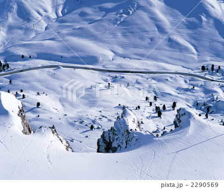 ドロミテ地方の雪景色 2290569