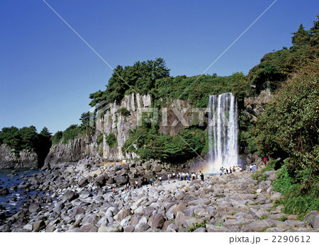 チェジュ島の正房瀑布 2290612