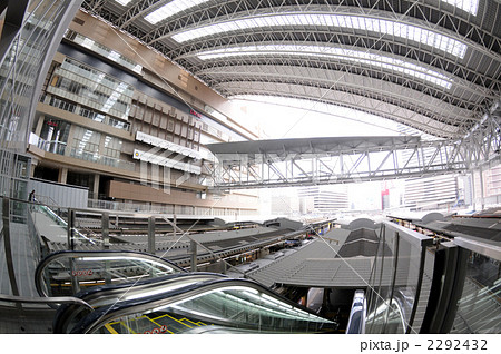 大阪駅の大屋根 2292432